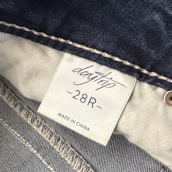 Daytrip Light Wash Flare Jeans - Picture 4 of 5